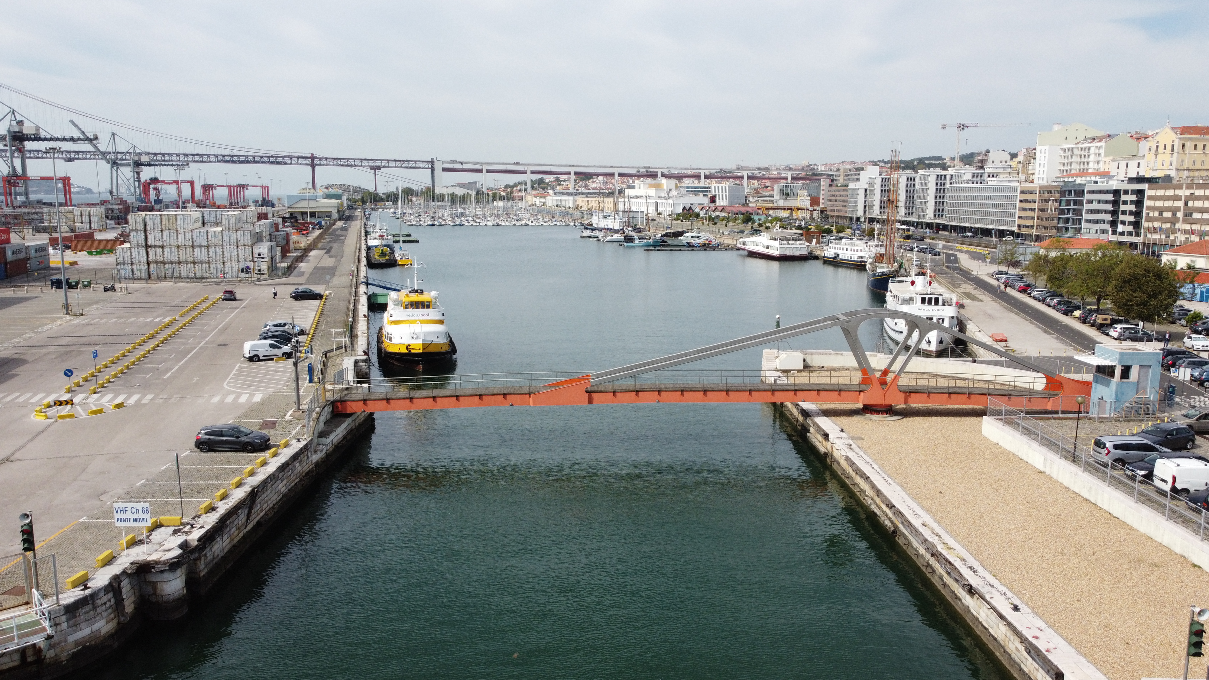 Imagem Aérea da Ponte móvel da Doca de Alcântara